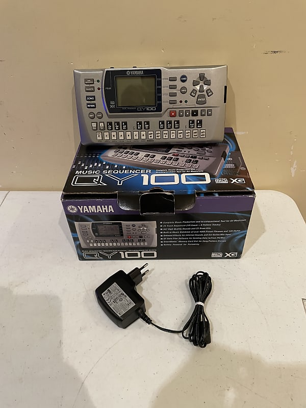 Yamaha QY100 Sequencer 1996 - 2002 - Silver