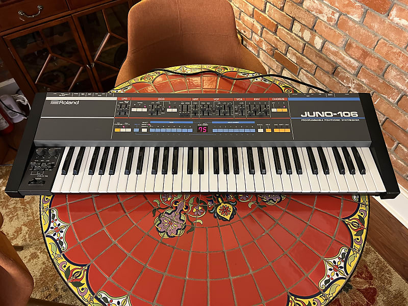 Roland Juno-106 61-Key Programmable Polyphonic Synthesizer 1984 - 1985 - Black image 1