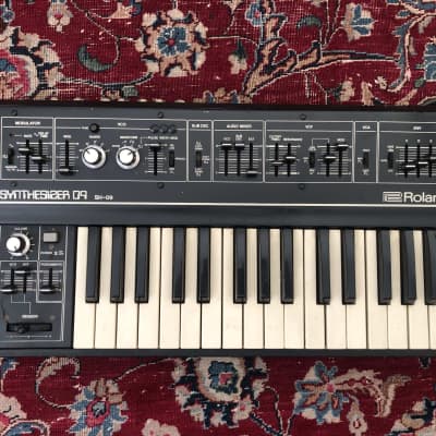 Roland SH-09 32-Key Monophonic Synthesizer 1978 - 1982 - Black