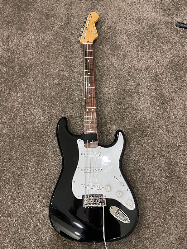 Fenderストラトブラック ボディ Deluxe Series Stratocaster® Alder Body, Black – Fender