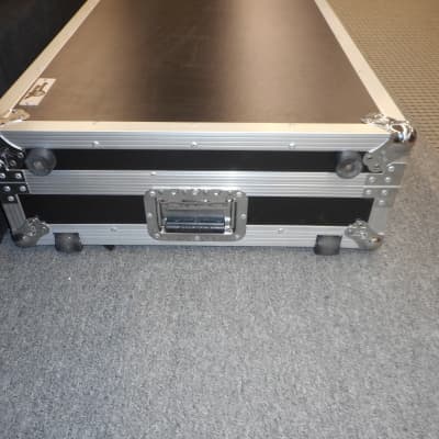 Road Ready 88 Key Board Case With Adjustable Z-lock Foam And Low  RRKB88W image 3