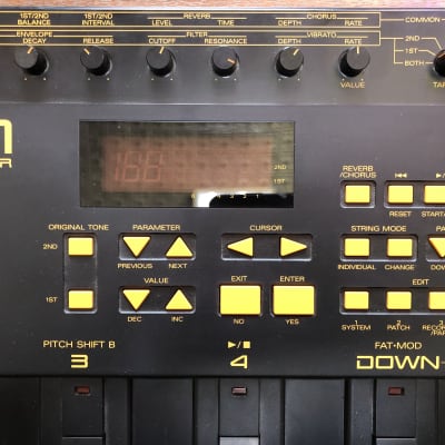 Roland GR-1 Guitar Synthesizer image 2