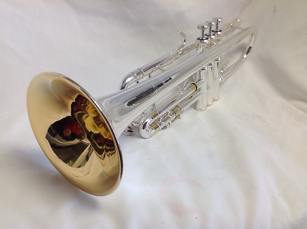 Bach LR180S37 Stradivarius Professional Model Bb Trumpet image 2