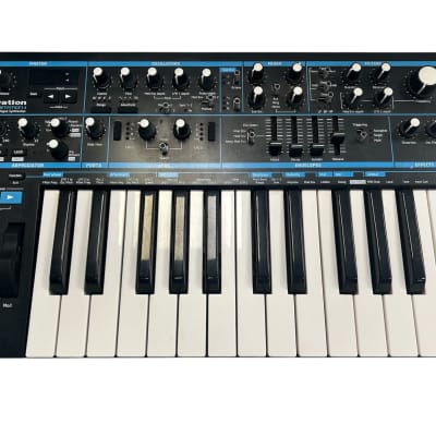 Novation Bass Station II 25-Key Monophonic Synthesizer 2013 - Present - Black