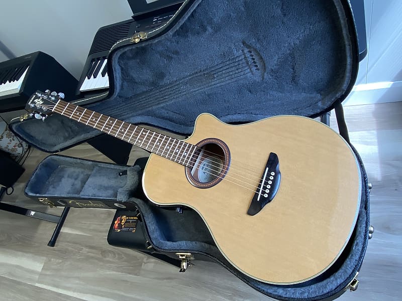 Yamaha APX 4A Natural Acoustic Electric WITH Hardshell Case