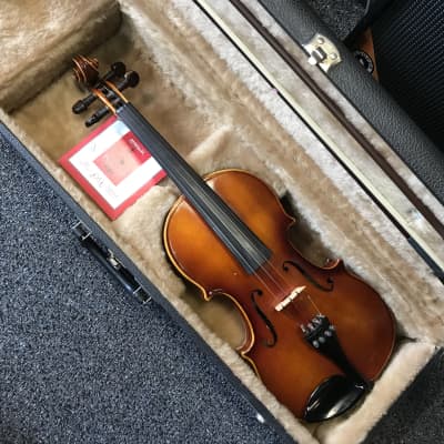 ER Pfretzschner 31/C Violin size 4/4  made in W Germany 1983 excellent condition with hard case , bows image 3