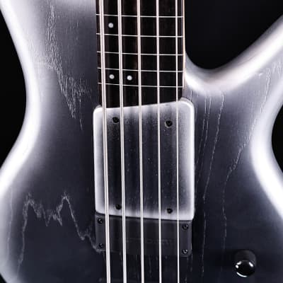 Ibanez Gary Willis 25th-Anniv Signature 5-string Fretless Bass, Silver Wave Burst 9lbs 4.7oz image 8