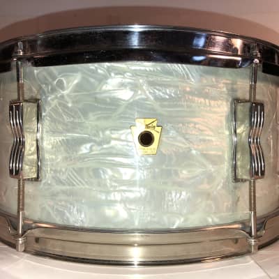 Ludwig No. 490 Pioneer 6.5” x 14" 6-Lug Snare Drum with Keystone Badge 1960 -1963 White Marine Pearl image 12
