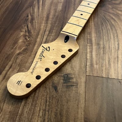 Fender Maple Neck 2021 - Polyurethane gloss/satin | Reverb