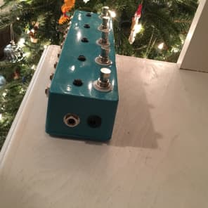 Custom 4 Channel Bypass Switch W/ Master Mute and Tuner Out Blue image 2