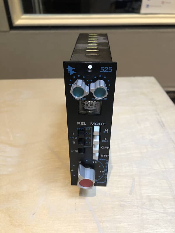 API 525 500 Series Discrete Compressor / Limiter Module image 1