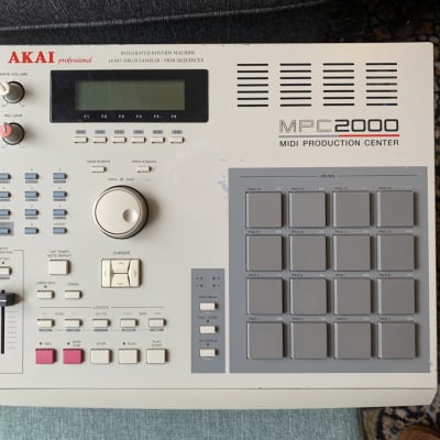 Akai MPC2000 MIDI Production Center | Reverb