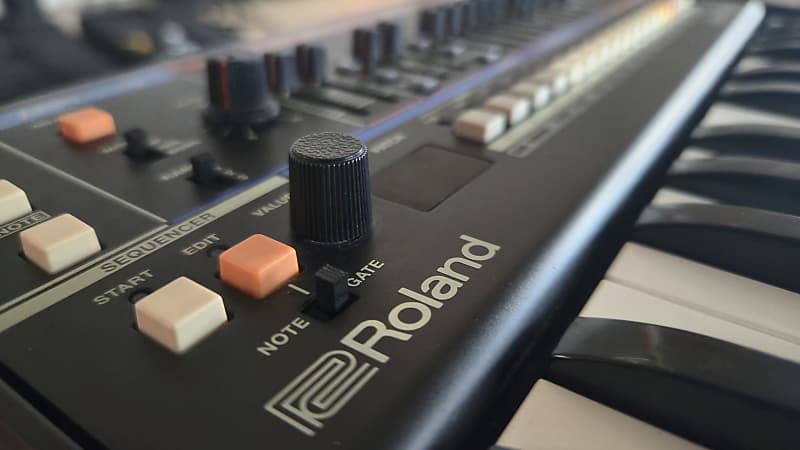 Roland JU-06A Boutique Series Synthesizer Module w/ Keyboard Roland JU-06A Boutique Series Synthesizer Module w/ Keyboard