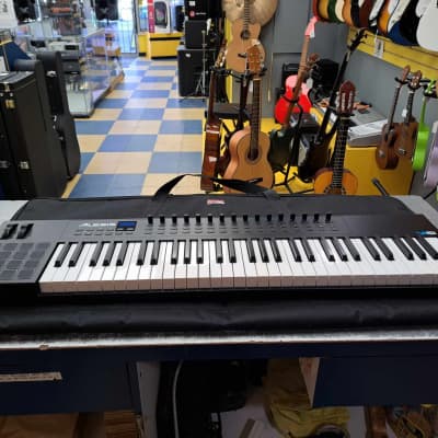 Alesis VI61 USB MIDI Keyboard / Pad Controller - Black