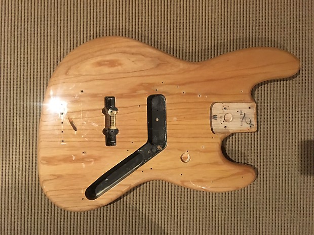 Fender jazz outlet bass ash body
