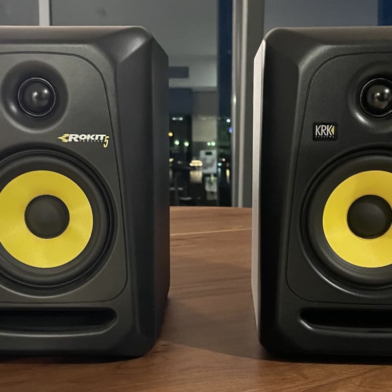 Buy used sale studio monitors