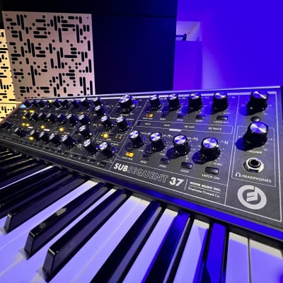 Moog Subsequent 37 Analog Synth 2017 - Present - Black