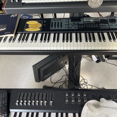 Kurzweil PC2X 88  Key fully weighted workstation controller classic Keys and Orchestra ROM's 2005 Black image 2
