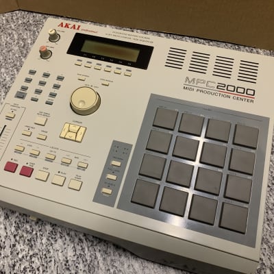 Akai MPC2000 MIDI Production Center 1997 - 2001 - Grey image 2