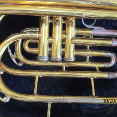 King brand Marching  French horn with case and mouthpiece, made in USA image 6