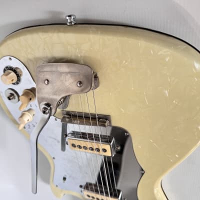 Isana solidbody guitar 1960s - pearloid vinyl image 18