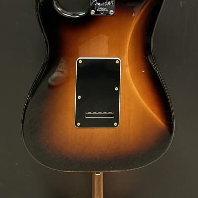 2011 Fender AM DLX Stratocaster V Neck - 2 Tone Sunburst image 3