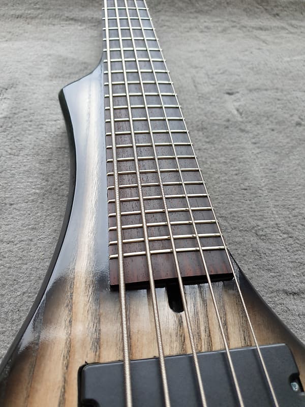 Headless Bass 6 string Scale 22 Travel Short Scale FingyBass