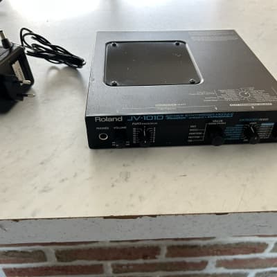 Roland JV-1010 64-Voice Synthesizer Module 1999 - 2003 - Black