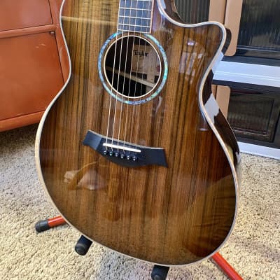 Taylor Guitar - Custom Grand Auditorium Custom GA 2022-23’ - Sinker Redwood Top, Ziricote Back and Sides, Maple Binding image 2