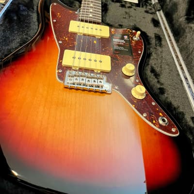 Fender American Performer Jazzmaster with Rosewood Fretboard 2018 - Present - 3-Tone Sunburst image 3