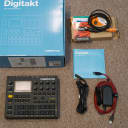 Elektron Digitakt Eight-Voice Digital Drum Computer/Sampler & RetroKits RK-002 Midi Cable