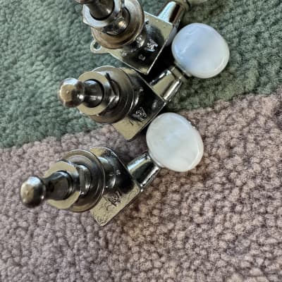 Fender Tuners with white plastic tip [3pcs] 90s-00s - Chrome image 1
