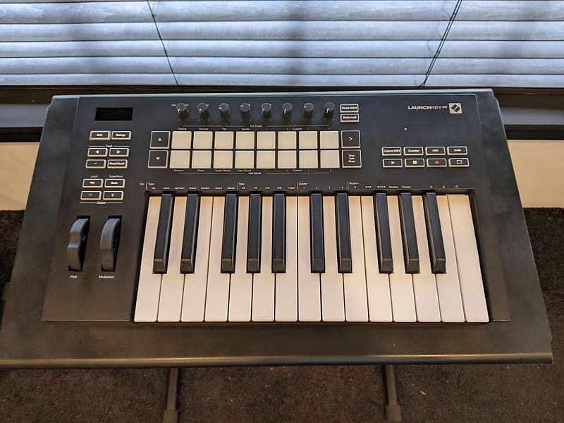 NOVATION Launchkey 25 MK3 送料無料 Novation Launchkey 25 [MK3] Keyboard Controller | Guitar Center