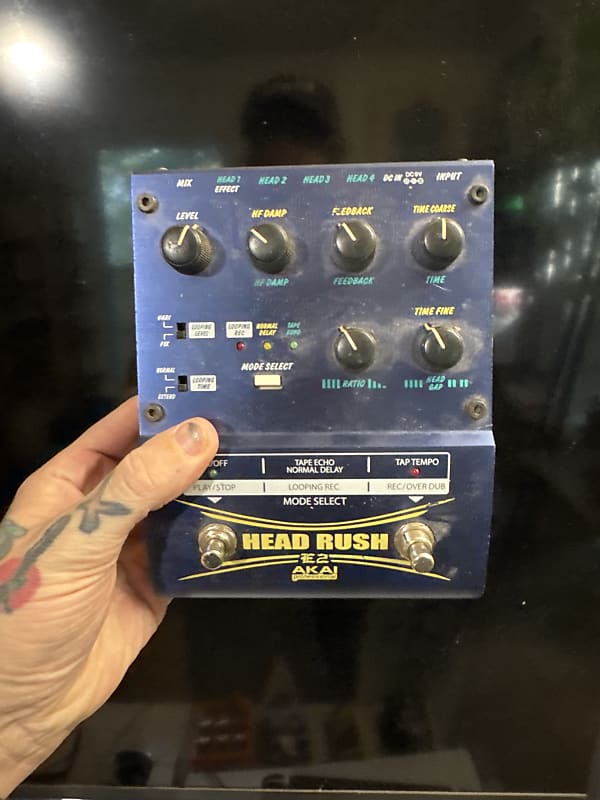 Akai E2 Headrush Delay/Looper | Reverb