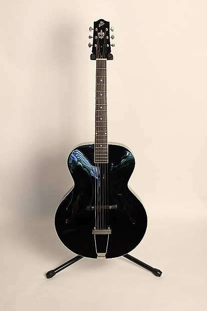 Loar LH-700-VS Vintage Archtop Guitar With Case - Banjo