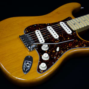 MINT! Fender American Deluxe Stratocaster Amber & Fender Case image 3