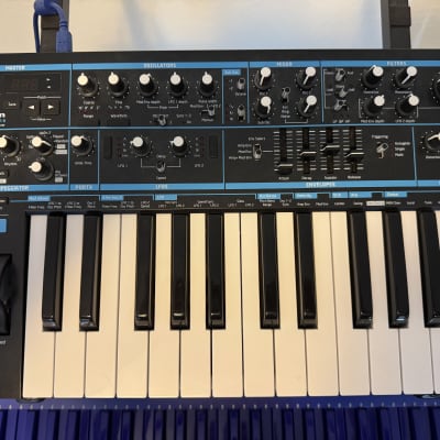 Novation Bass Station II 25-Key Monophonic Synthesizer 2013 - Present - Black