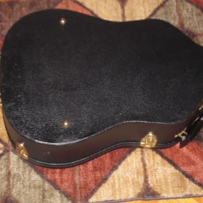 lightly used genuine Gibson Dreadnought Hardshell Case from 2017 - Black Tolex Exterior, Wood Construction, Black Plush Padded Interior, Gold Colored Hardware, lid has Gibson Acoustic Logo, fits square or round shoulder dreadnought (NO guitar included) image 13