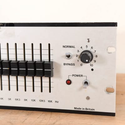 Klark Teknik DN27 27-Band Graphic Equalizer CG007LN image 2