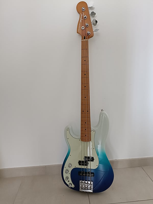Fender Player Plus Precision Bass Left-Handed 2022 - Present - Belair Blue