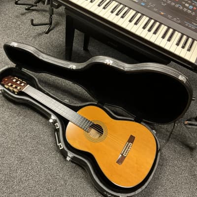 Yamaha CG180S classical guitar made in Taiwan 1985-1988 in excellent condition with beautiful vintage light hard case great for classical guitar students for sale