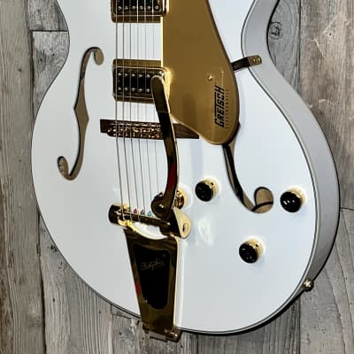 2023 Gretsch G5422TG  Electromatic Double Cutaway Hollow Body with Bigsby, Gold Hardware , Snow Crest White image 4