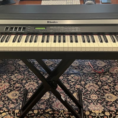 Roland Rhodes MK80 Digital Electric Piano, SKB Flight Case