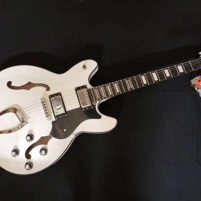 Hagstrom Viking Semi Acoustic Guitar - White image 2