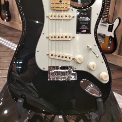 Fender American Professional II Stratocaster Maple Fingerboard, Black image 6