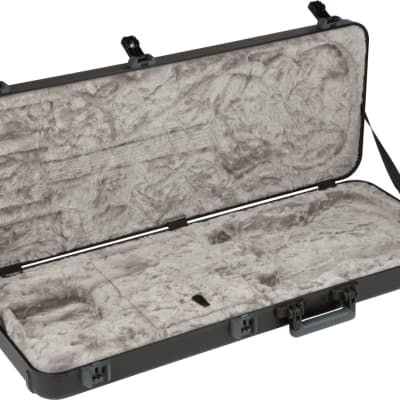 Fender Deluxe Molded Strat®/Tele® Case, Black MODEL Fender Deluxe Molded Strat®/Tele® Case, Black MODEL