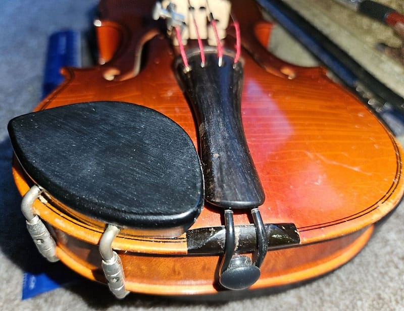 Suzuki model 220 size 1/10 violin, Japan 1992, with case