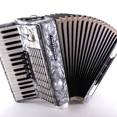 German Made Top Quality Accordion Weltmeister Stella - 60 bass, 8 reg. + Original Case & Shoulder Straps - from the Golden Era - Excellent Condition image 13