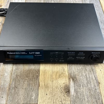 (17978) Roland MT-32 Multi-Timbral Synthesizer Module 1987 - 1992 - Black