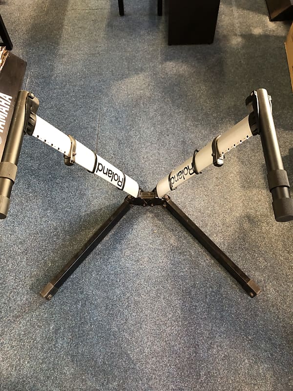 Roland V stand KSV7 Reverb